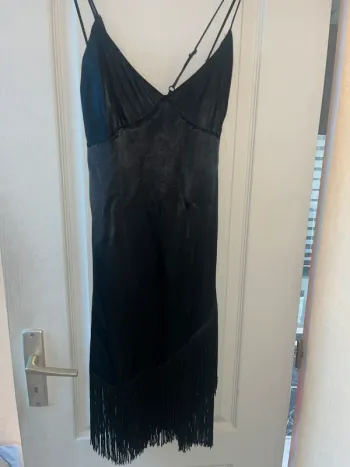 robe satinée zara à franges