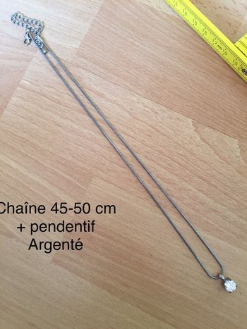 Chaîne et pendentif argenté