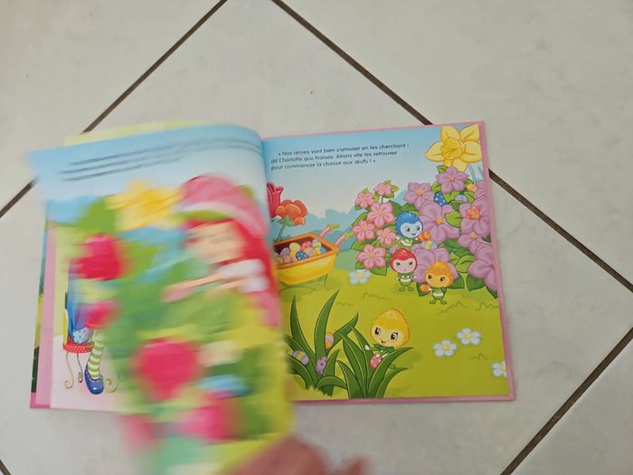 Livre Charlotte aux fraises joyeuses paques cont1 - photo numéro 5