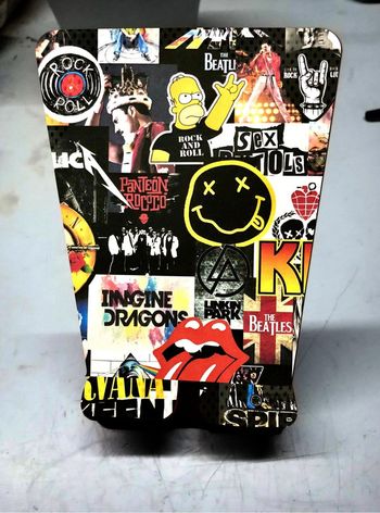 support téléphone motif rock neuf