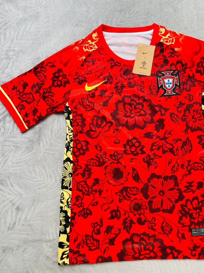 Maillot concept foot Portugal rouge fleurs taille S - photo numéro 2