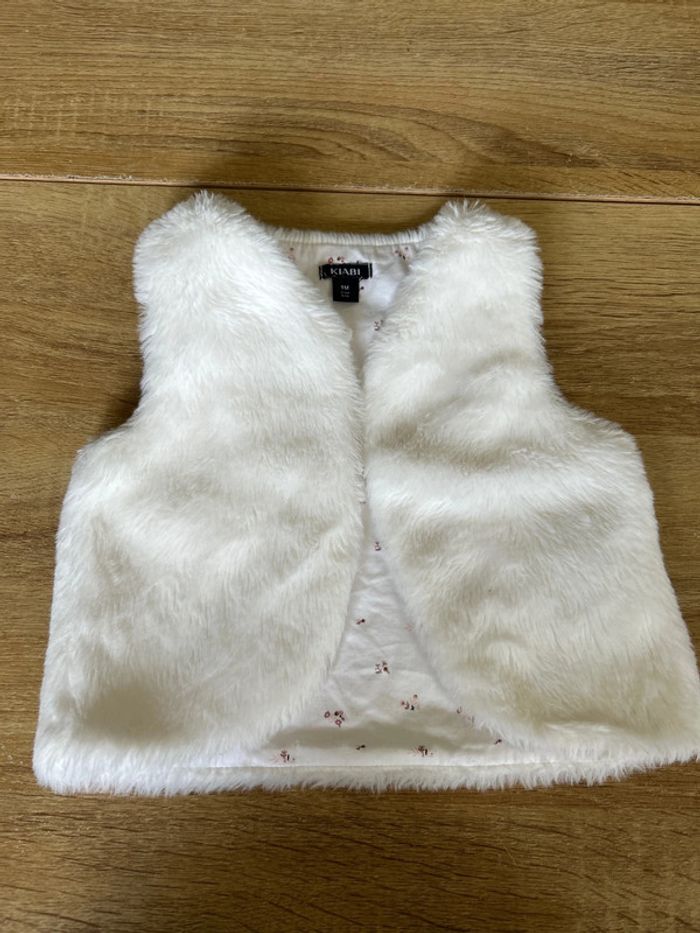 Gilet fourrure sans manches motif fleuri à l’intérieur