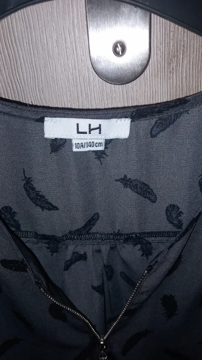 Joli Top gris motifs plumes noires - photo numéro 3