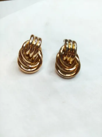 Boucle d'oreille anneaux - Trinity boucles dorée - puces avec fermoirs