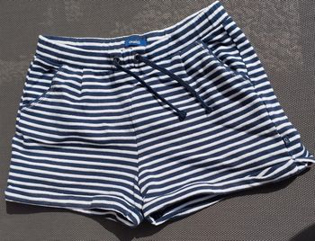 Beau petit short rayé