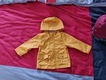 Ciré jaune , taille 18 mois.