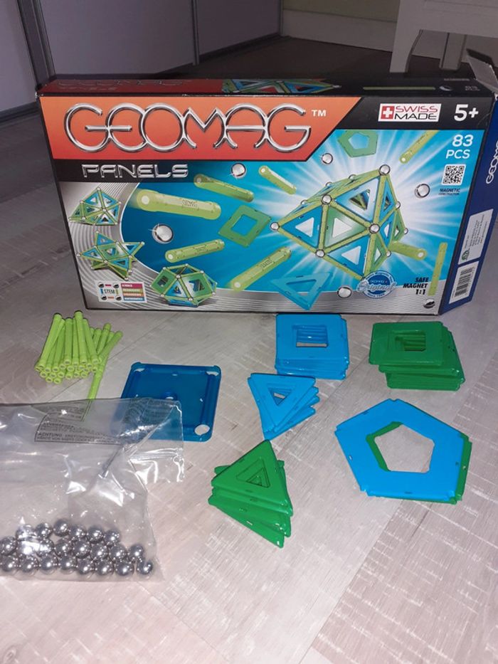 Géomag 83 pièces complet
