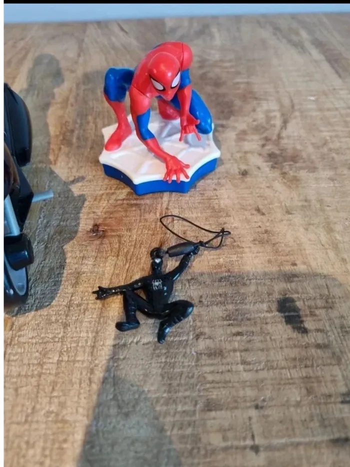 Figurine moto et tampon spiderman - photo numéro 4