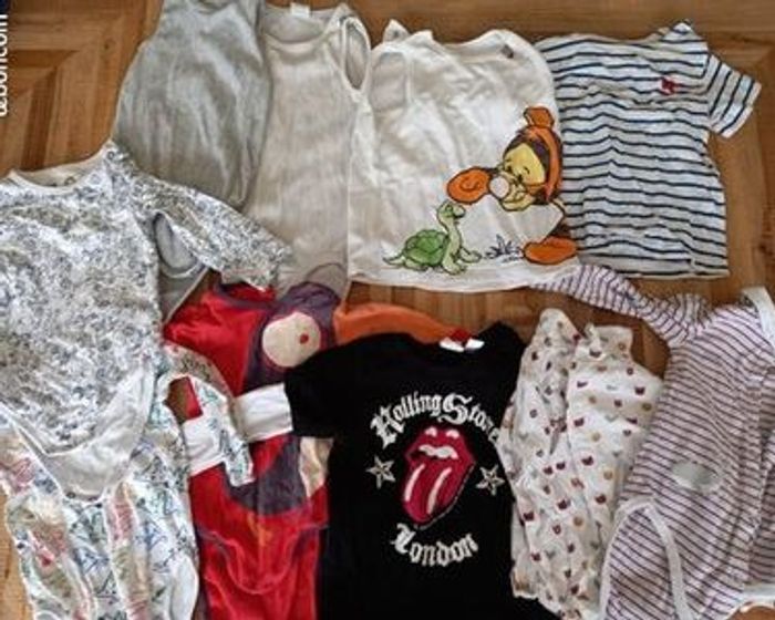 Un carton de vêtements pour garçon taille 18 mois - photo numéro 4