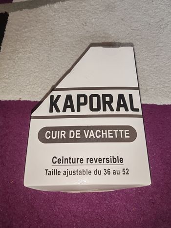 Ceinture kaporal marron foncé.