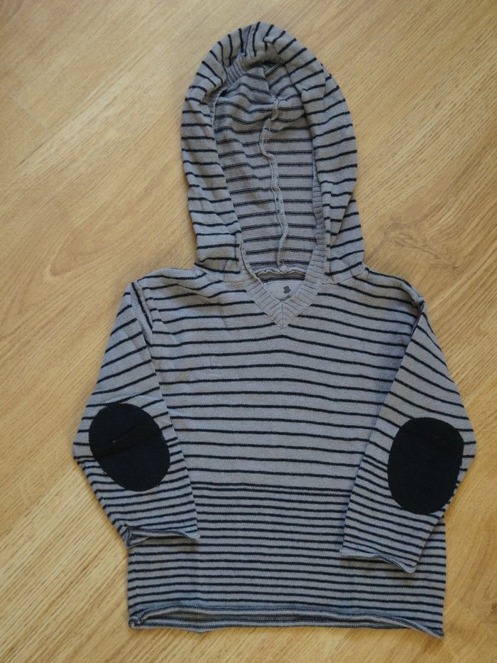 Gilet gris à capuche