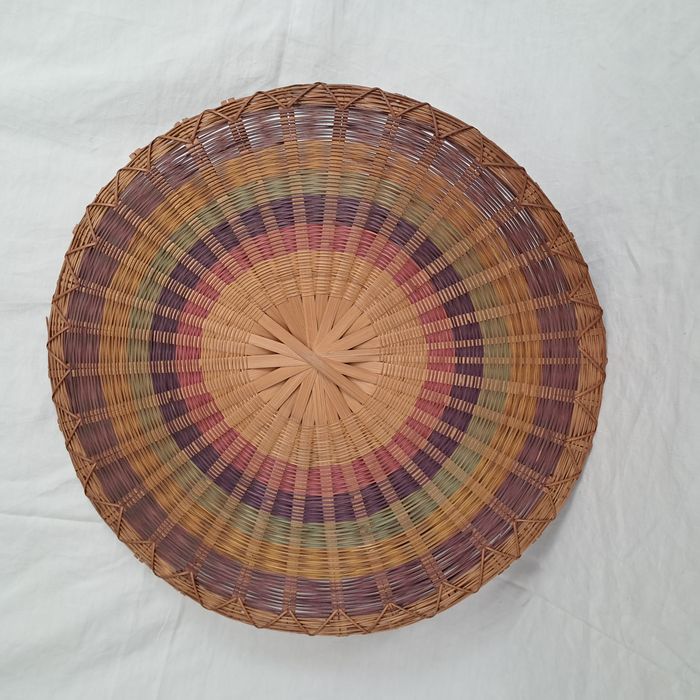 Décoration ronde murale en rotin osier multicolores du Laos