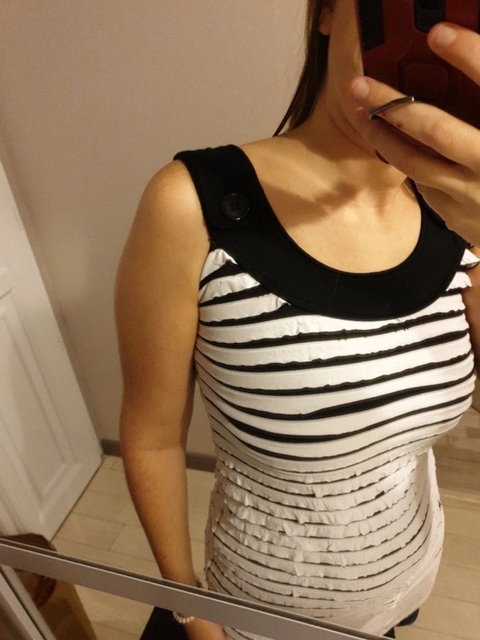 Robe noire et blanche