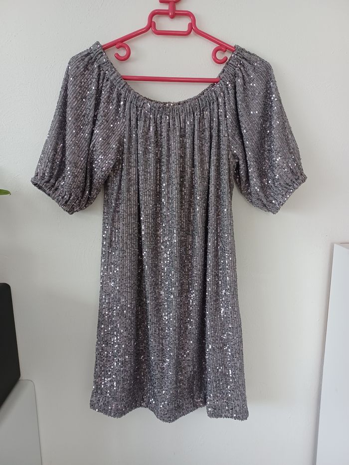 Robe à sequins avec doublure en très bon état couleur argenté taille 36/38 Bodyflirt. - photo numéro 6
