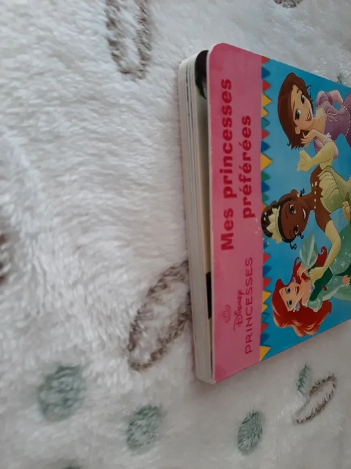 Livre disney mes princesses préférées neuf - photo numéro 3