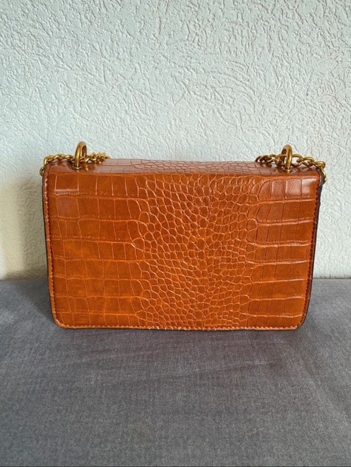 Sac bandoulière marron à motif croco - Style chic vintage - photo numéro 2
