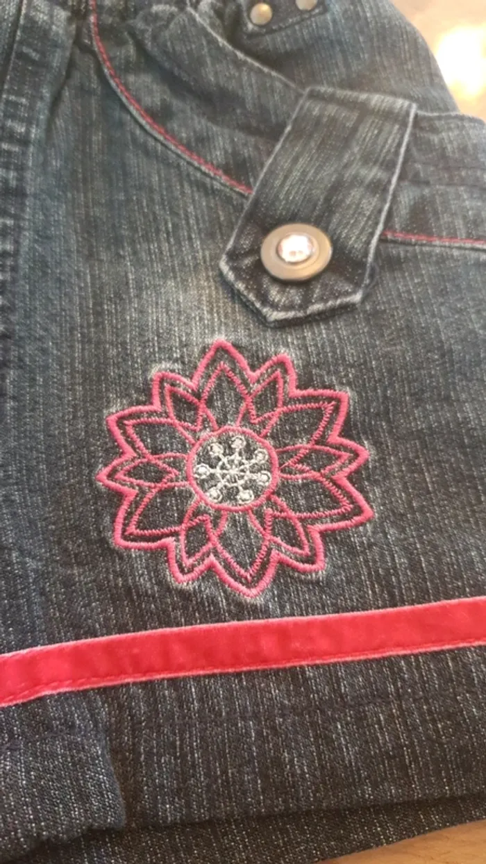 Short en jeans fleurs - photo numéro 2