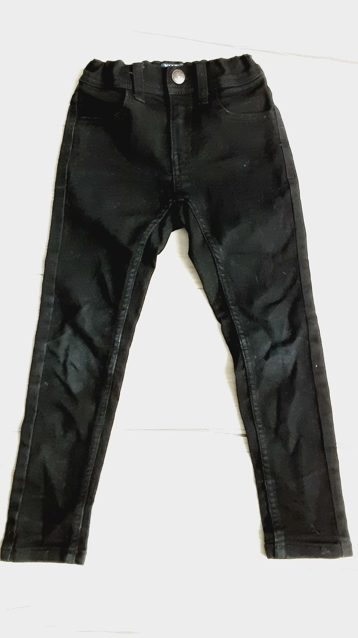 Vêtement garçon pantalon jean noir Kiabi 5 ans