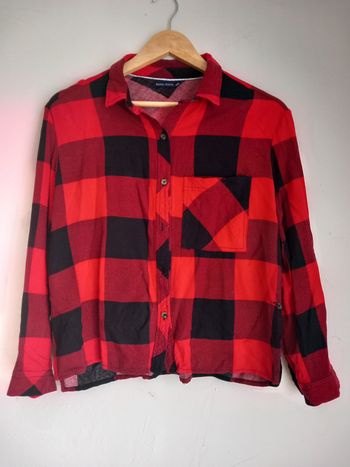 Chemise à carreaux rouge et noire Bershka S