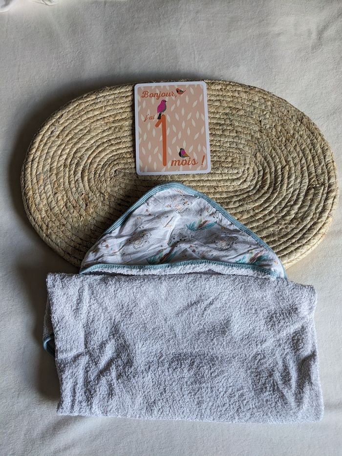 Pyjama + body + cape de bain - 1 mois - photo numéro 2