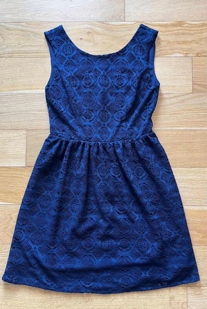 💙 Robe courte dos nu en dentelle bleu marine Molly Bracken taille xs Navy Blue Lace Short Dress - photo numéro 3