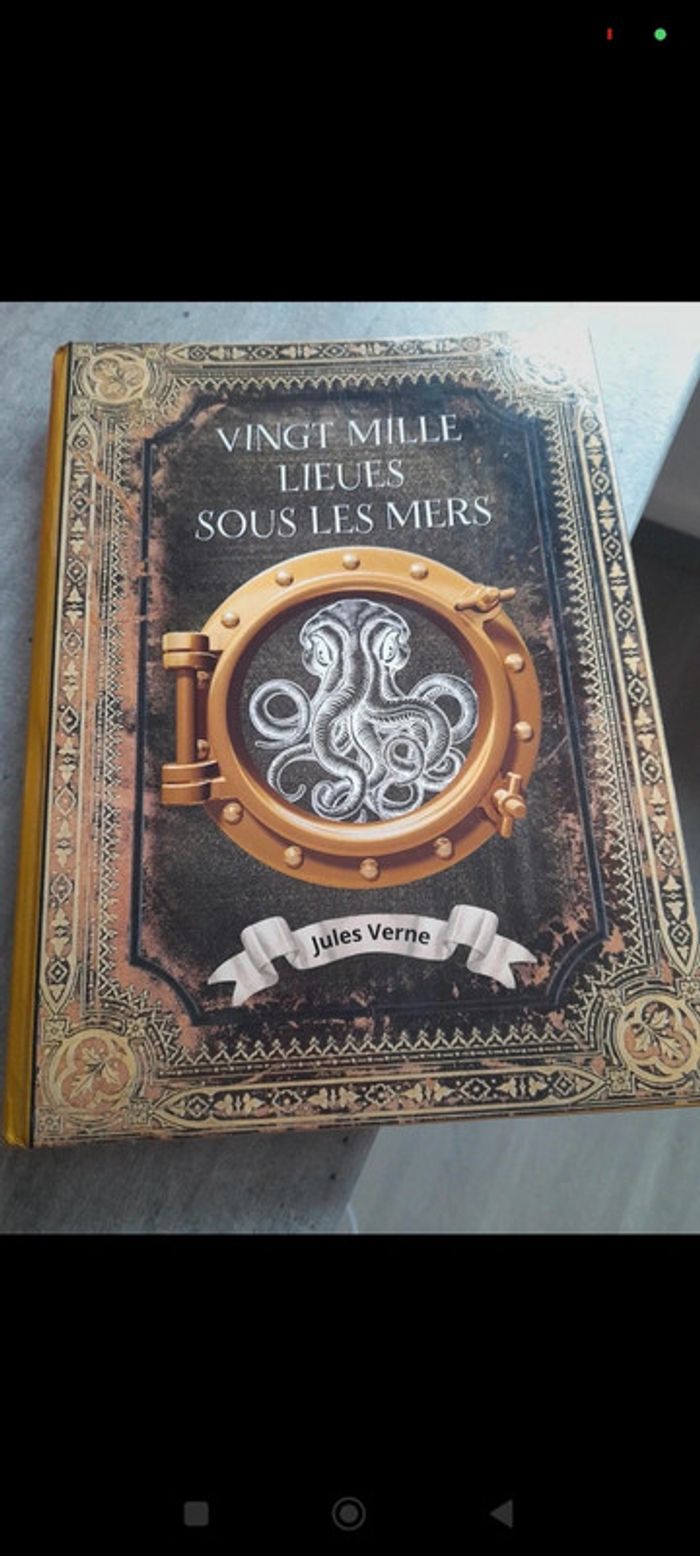Livre vingt mille lieux sous les mers