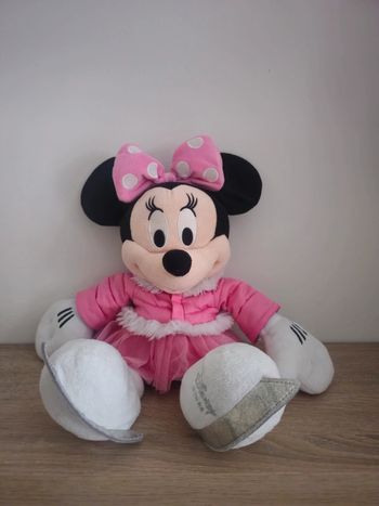 Peluche Minnie patineuse - Disney Store