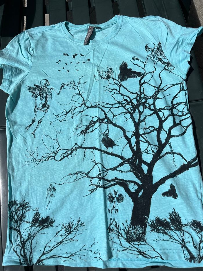 TEE shirt