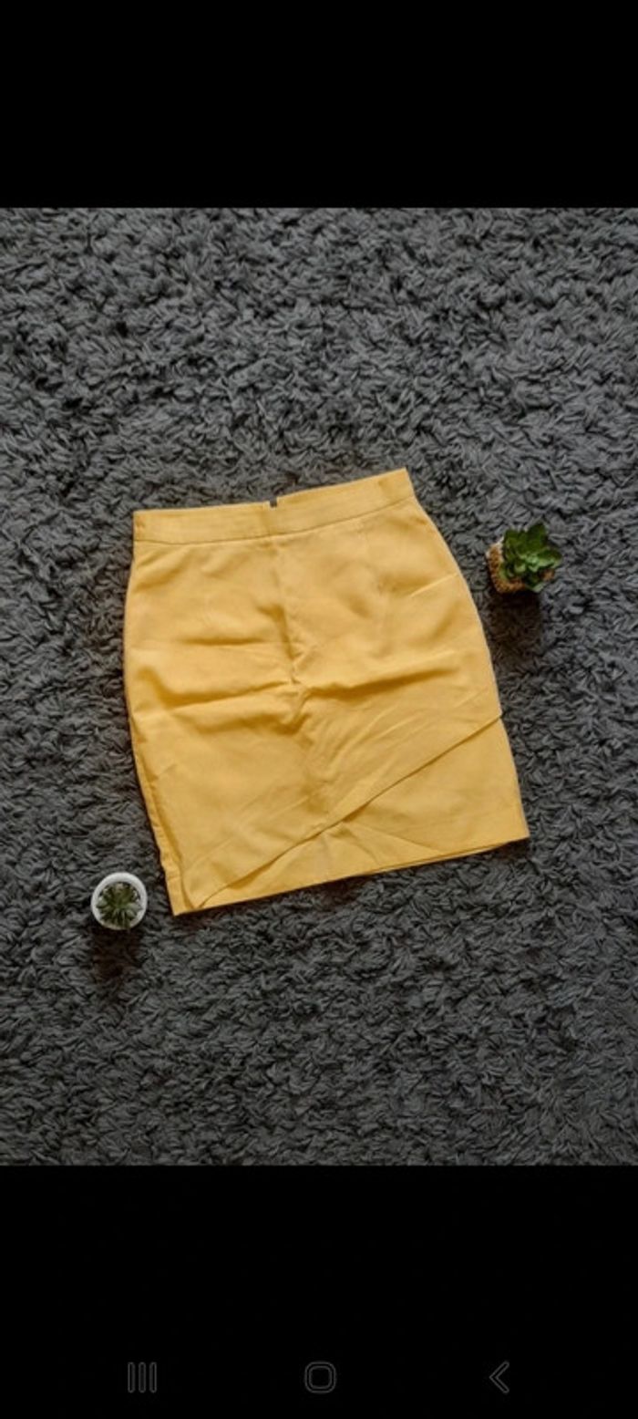 Jupe courte jaune