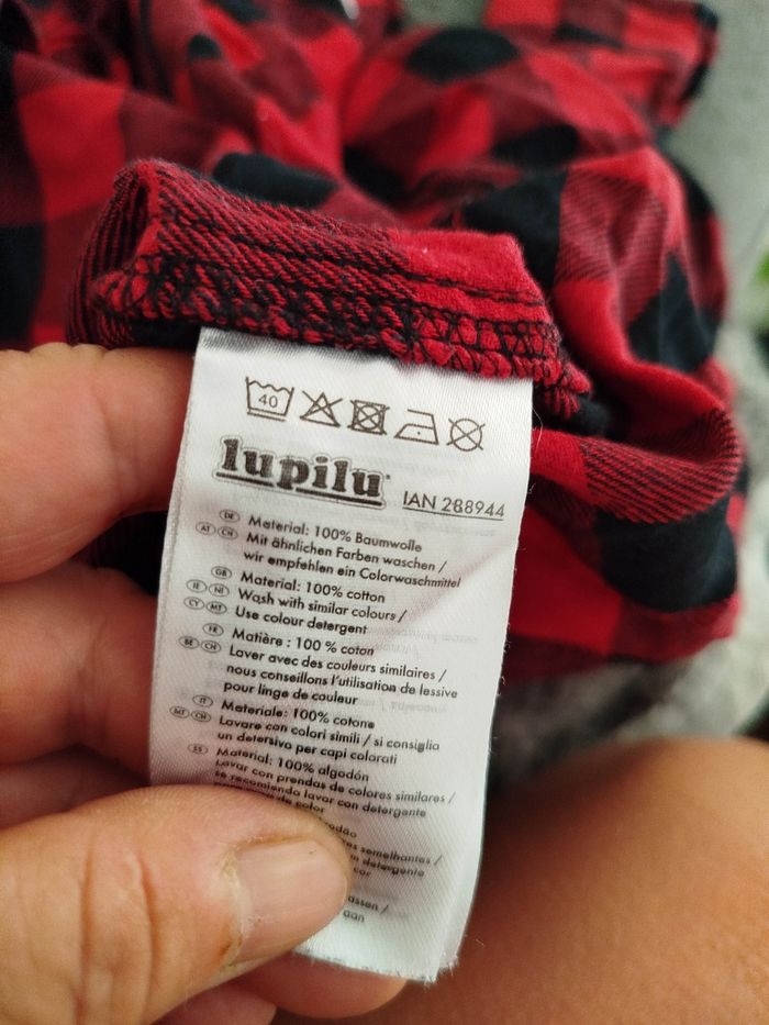 Chemise a carreaux rouge et noir. Taille 110 cm. Lupilu. Très bon état - photo numéro 4