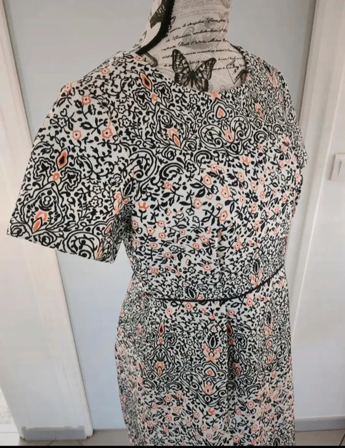 Superbe Robe H&M imprimé floral - Taille 42