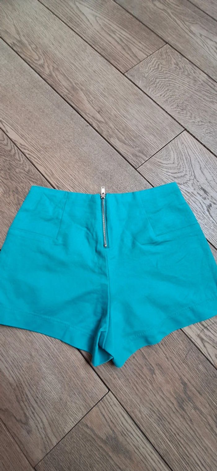 Très beau short - photo numéro 2