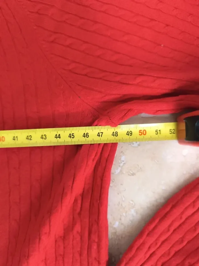 Joli pull Tommy Hilfiger taille L femme rouge, logo détaché et trou nuque - photo numéro 11