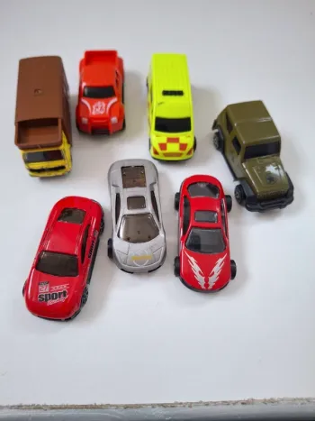 Lot de 7 petites voitures