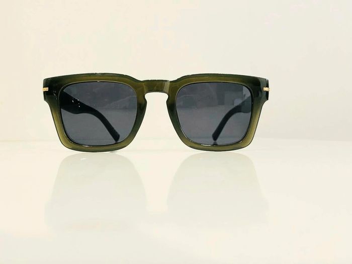 Lunette de soleil mixte rectangulaire kaki UV protection catégorie 3 - photo numéro 3