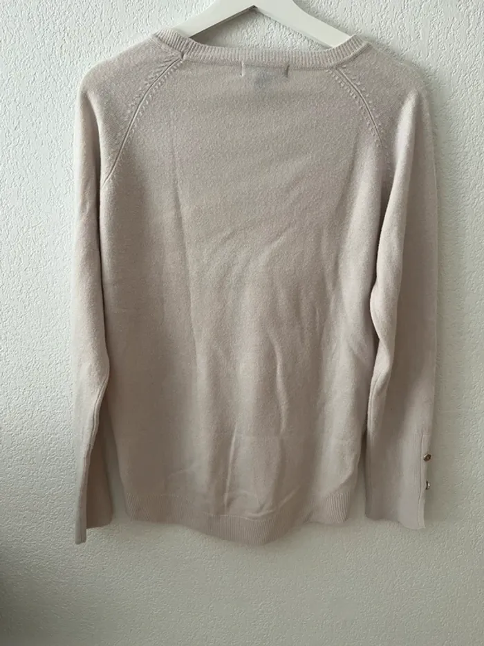Pull fin beige clair avec boutons décoratifs – Primark (Taille S) - photo numéro 2