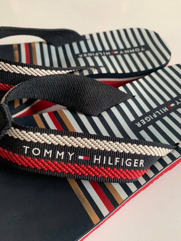 Jolies tongs Tommy Hilfiger taille 37 - photo numéro 4