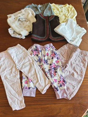Lot n°15: lot de vêtement bébé 18mois