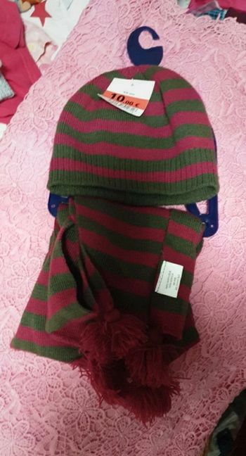 Echarpe bonnet neuf 4/6 ans
