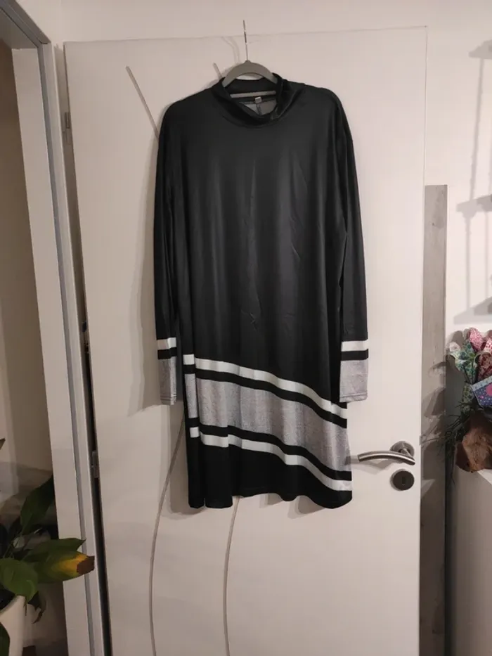 Robe droite noir et grise Taille XL