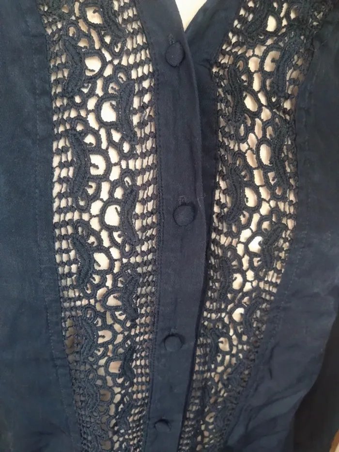 Chemise Cherry Paris T38 – bleu marine ajourée dentelle chic - photo numéro 3