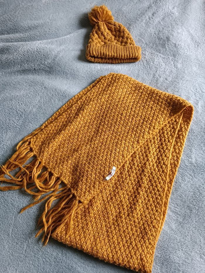 Ensemble bonnet + écharpe femme moutarde – grosse maille, comme neuf - photo numéro 2