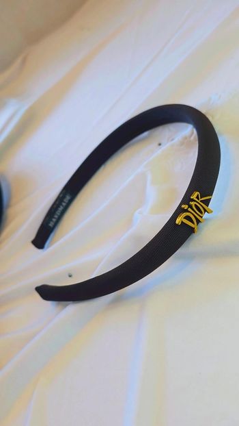 Élégant serre-tête minimaliste et luxueux