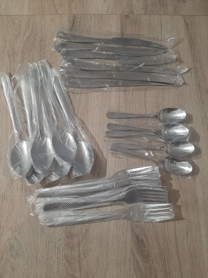 Set de  couvert 24 pièce neuf - photo numéro 6