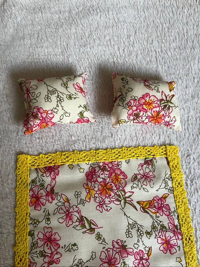 Tapis et coussins pour barbie Neuf - photo numéro 3