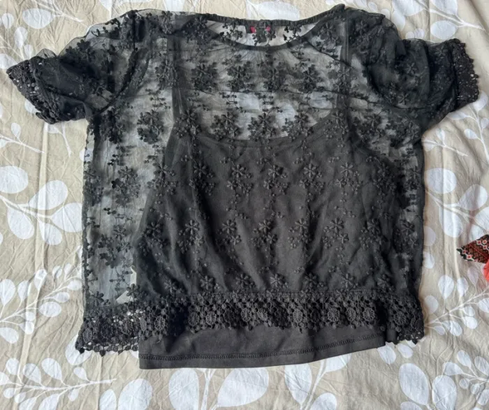 T-shirt manche courtes dentelle noir et broderie - photo numéro 4