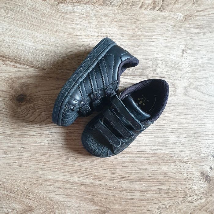 ⭐ Baskets Superstar Adidas en cuir a scratch noir pointure 21 ⭐ - photo numéro 2