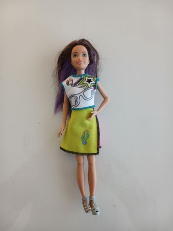 Poupée Barbie Fashionistas - Cheveux Violets & Style Graphique