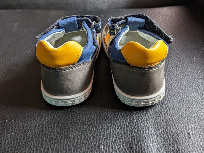 Chaussures ouvertes Taille 21 - photo numéro 8