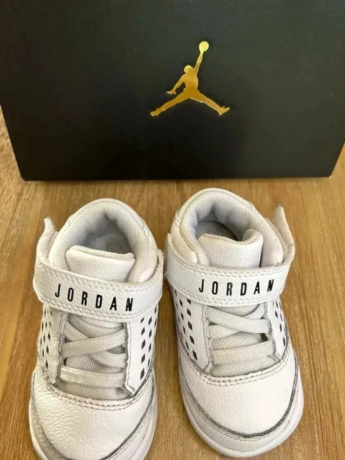 Baskets Nike Jordan taille 19,5 - photo numéro 6